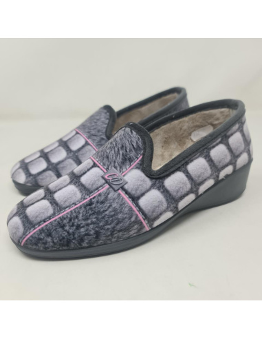 Zapatilla Grabado Cerrada Casadonna 078