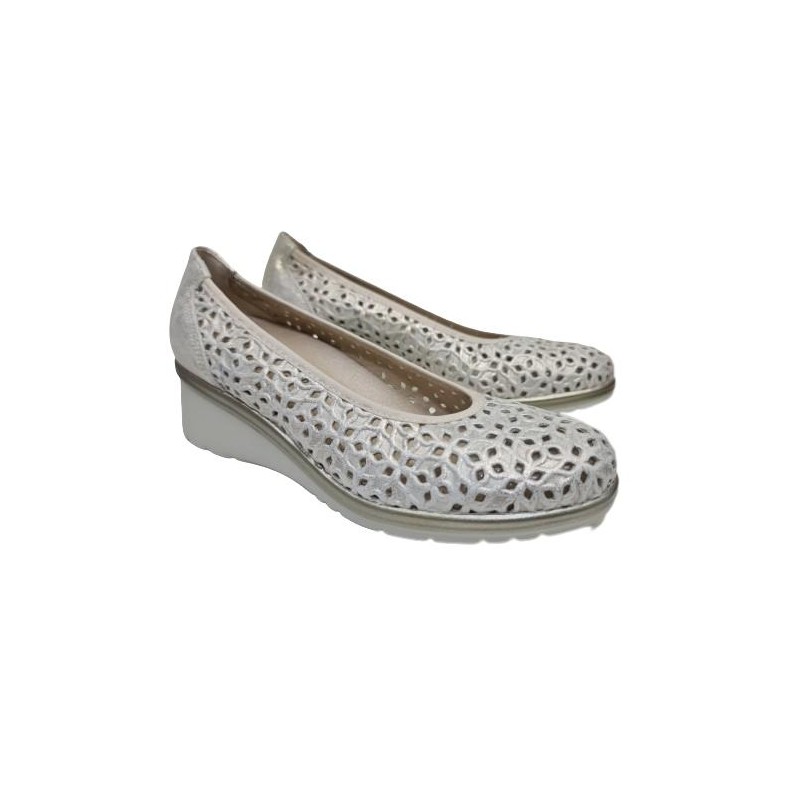 Zapato Pitillos Troquelado De Cuña Oro 5151