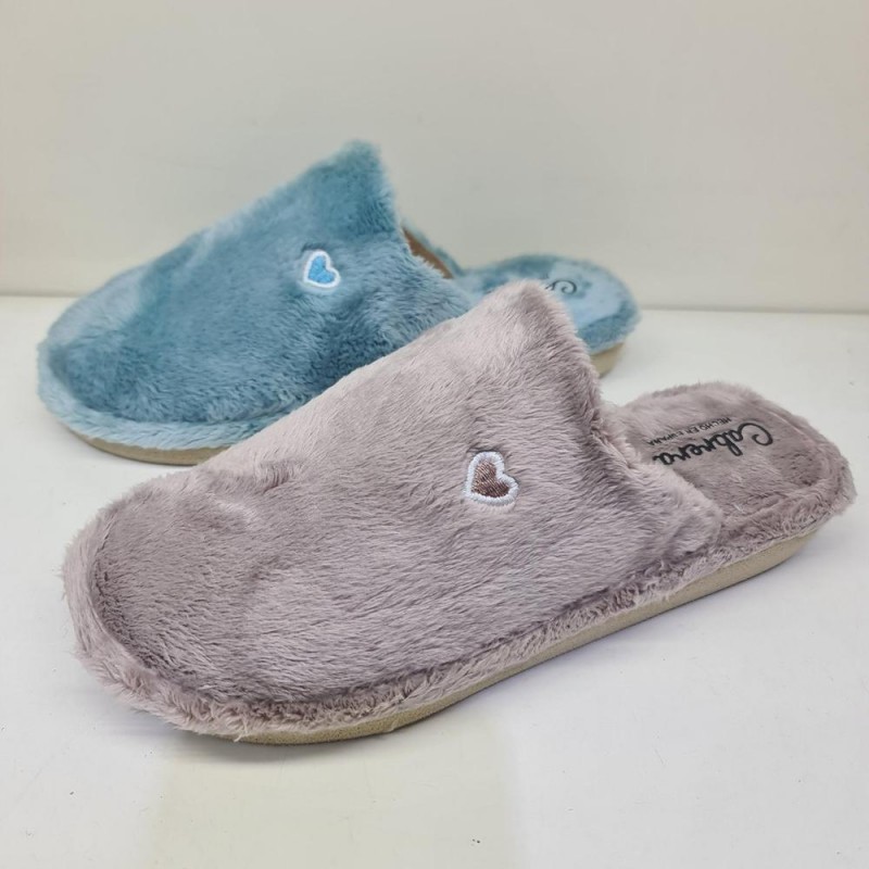 Zapatilla De Casa Cerrada Corazones Mod  072 Casad