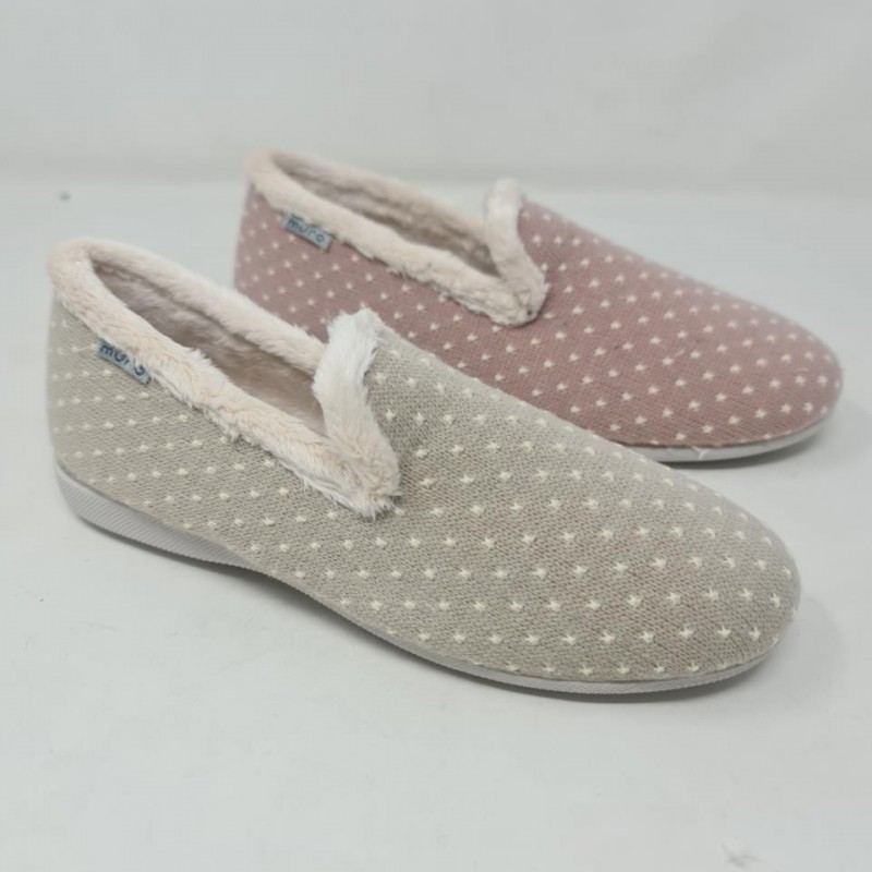 Zapatilla Cerrada Punto Muro 4019